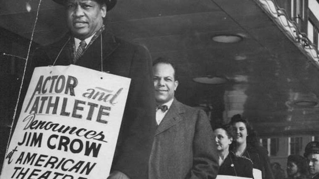 Paul Robeson pickets St. Louis theater 1947