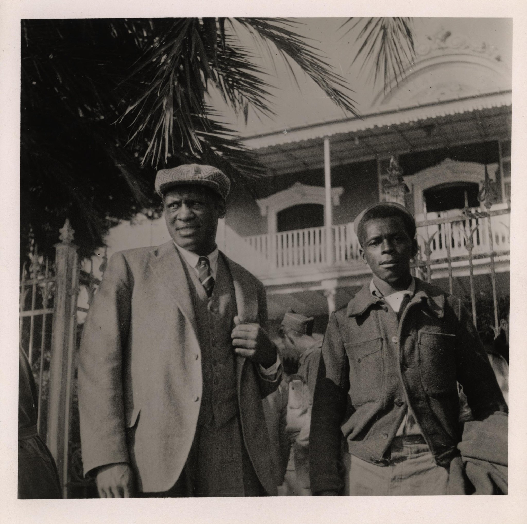 Paul Robeson with an international brigadier in Valencia (1938)