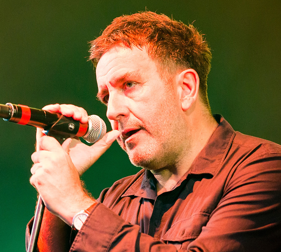 Paul Clarke: Terry Hall, performing at Kew Gardens, London, 2015 (CC BY-SA 3.0)