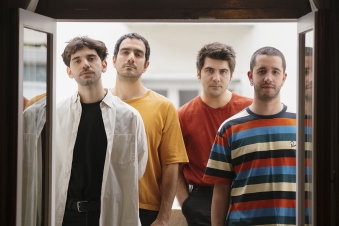 «What I have is never what I want»: Οι XOAN μιλούν για τις εντάσεις που διαμόρφωσαν το “Tensions”...