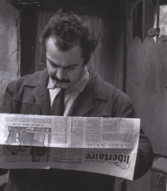 Ο Brassens διαβάζει την εφημερίδα le Libertaire
