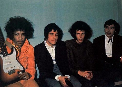 Οι Jimi Hendrix, Cat Stevens, Gary Lee (Walker Brothers) & Engelbert Humperdinck στα παρασκήνια του Astoria backstage
