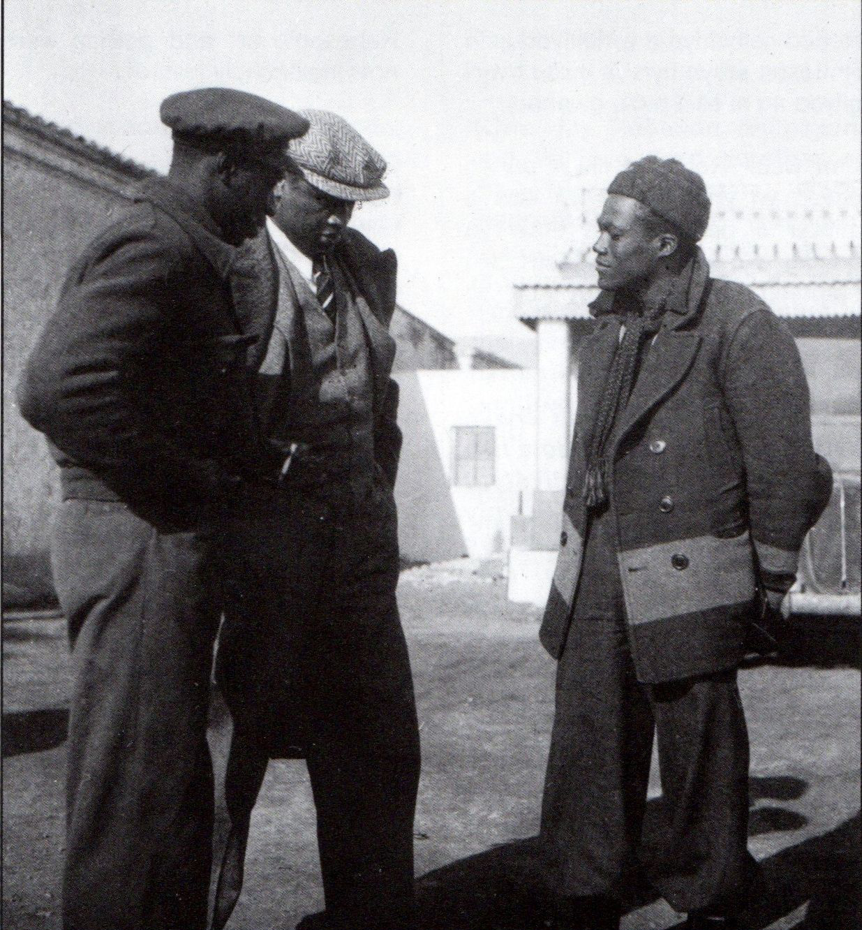 Paul Robeson with volunteers of the US Abraham Lincoln Brigade Madrid (1938).